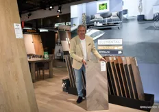 Dennis van Vugt van Viehoff BV bij de nieuwste vloeren van Aspecta Flooring. De groothandel voor de woninginrichting, projectinrichting en parketteur heeft ook merken als Maison, Meister, Schönox, Unifloor etc.
